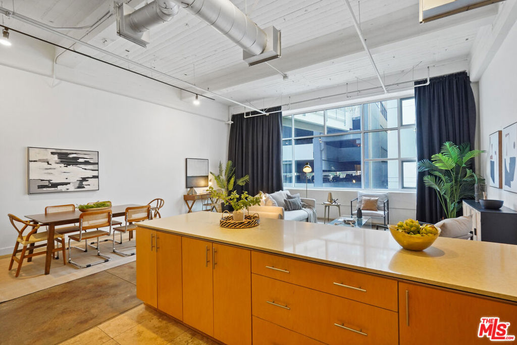 1130 S FLOWER Street Unit: 304