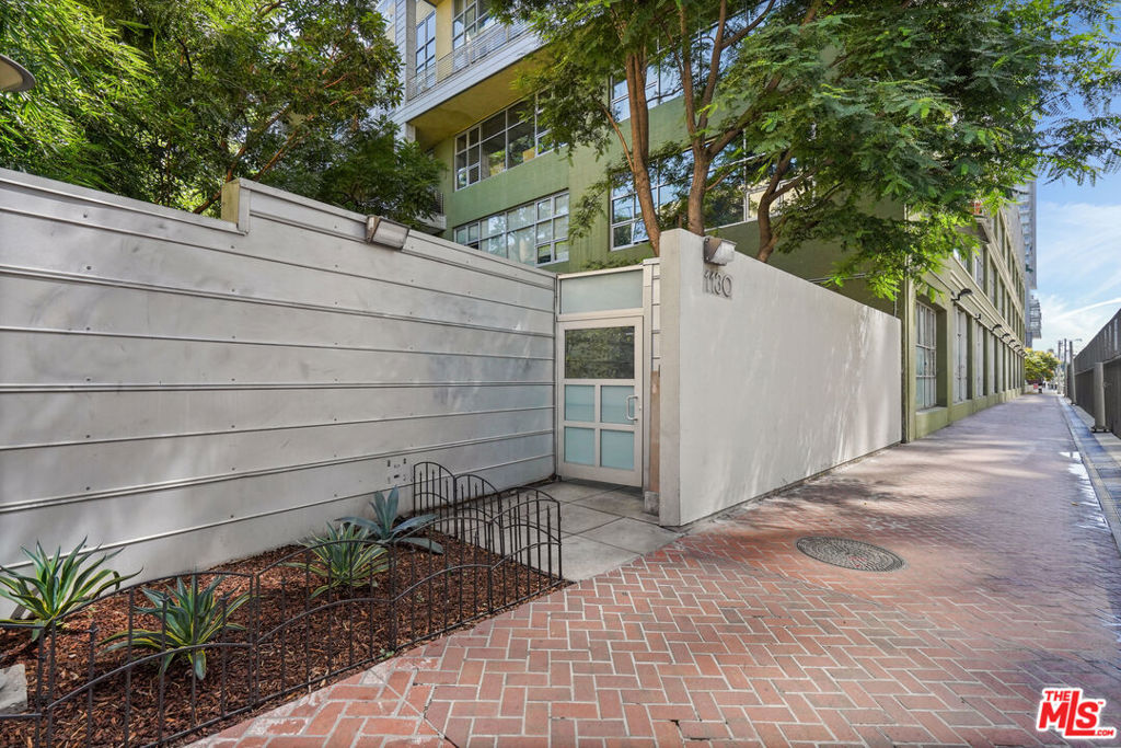 1130 S FLOWER Street Unit: 304