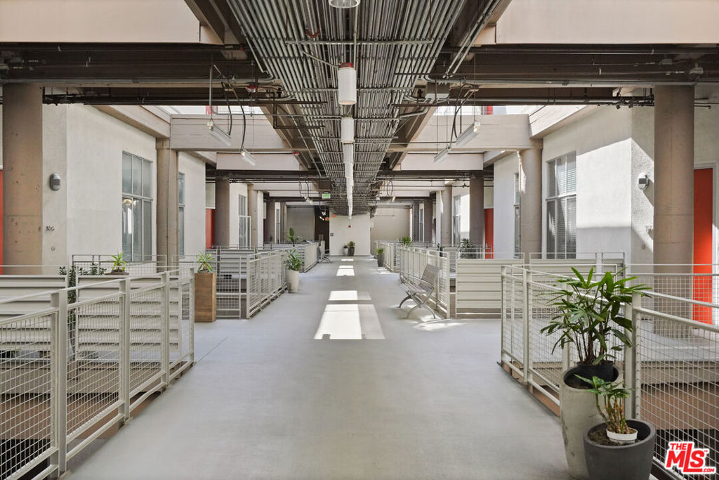 1130 S FLOWER Street Unit: 304