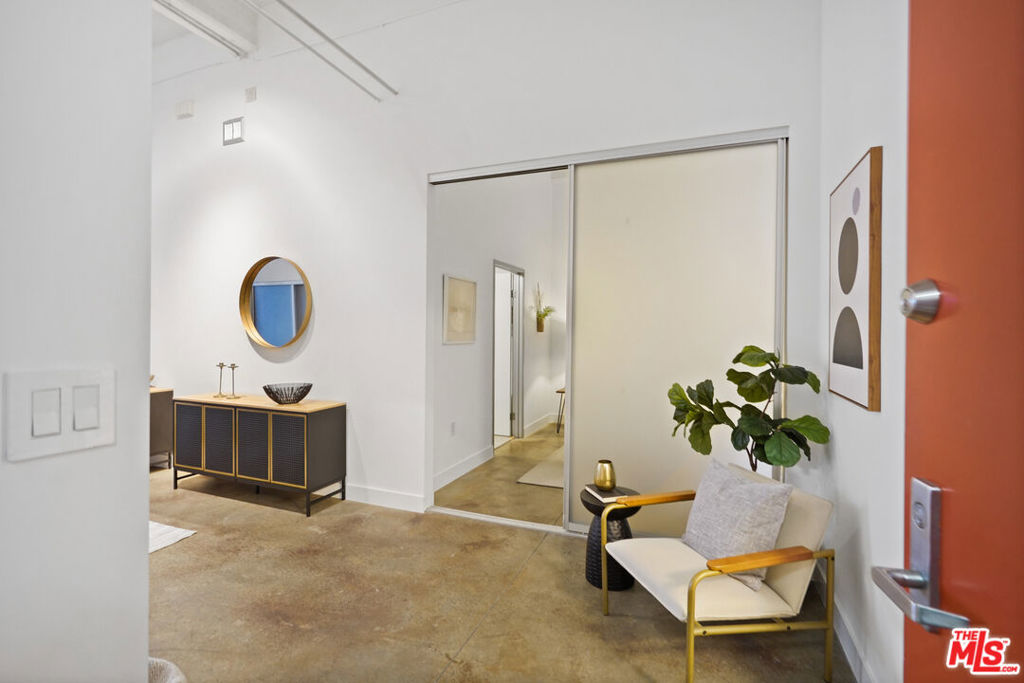 1130 S FLOWER Street Unit: 304