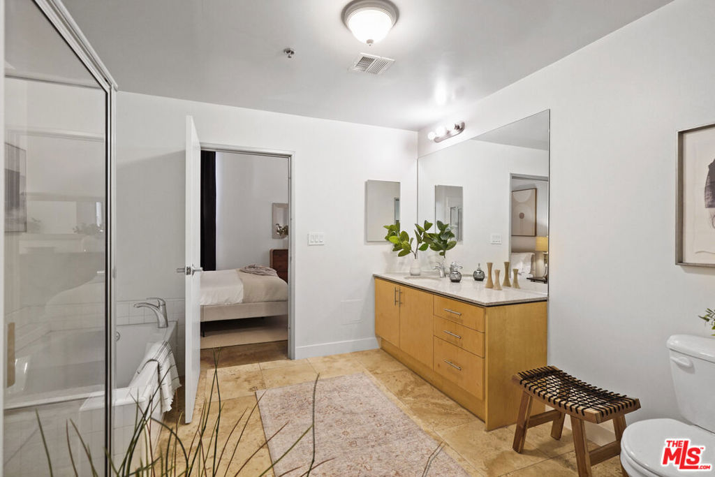 1130 S FLOWER Street Unit: 304