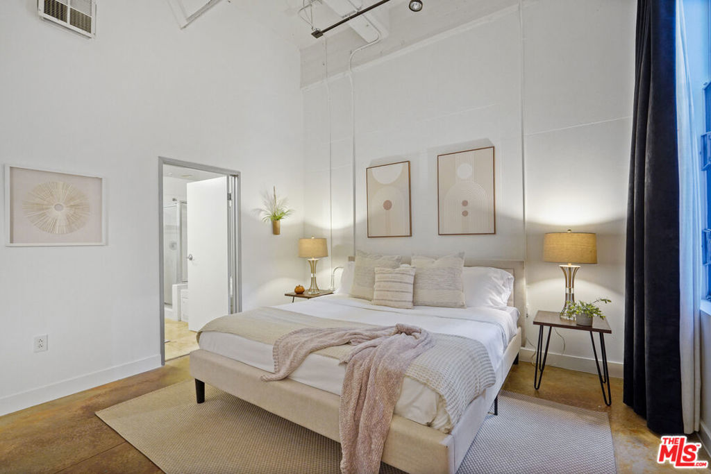 1130 S FLOWER Street Unit: 304