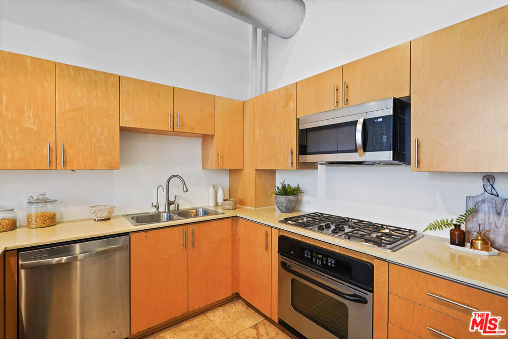 1130 S FLOWER Street Unit: 304
