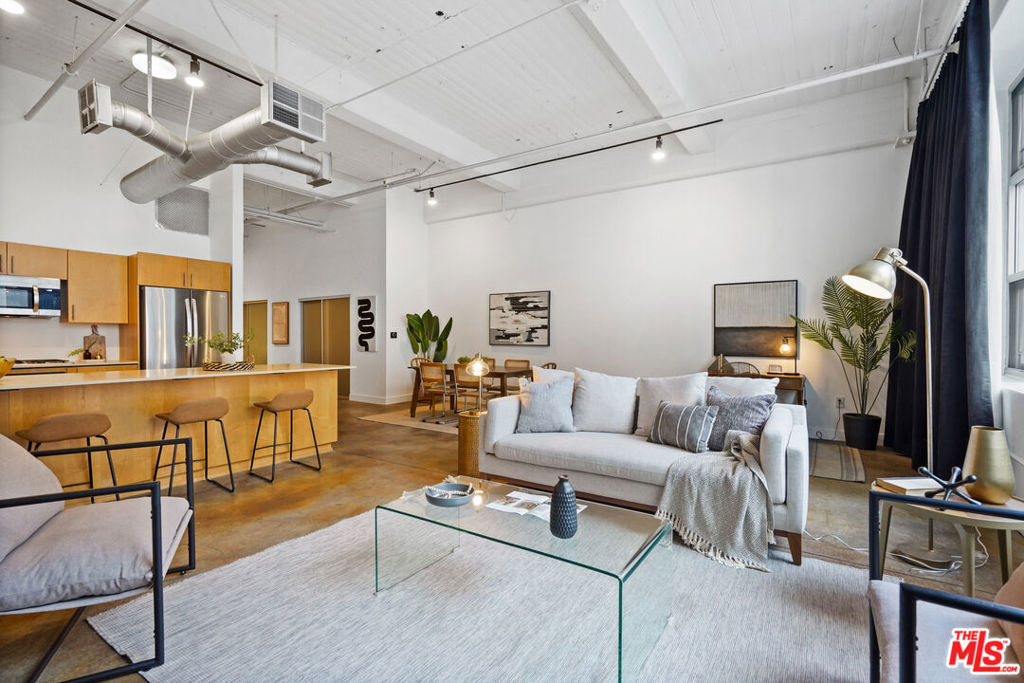 1130 S FLOWER Street Unit: 304