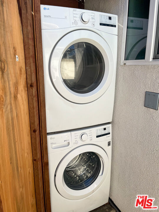 2346 1/2 Elmgrove Street