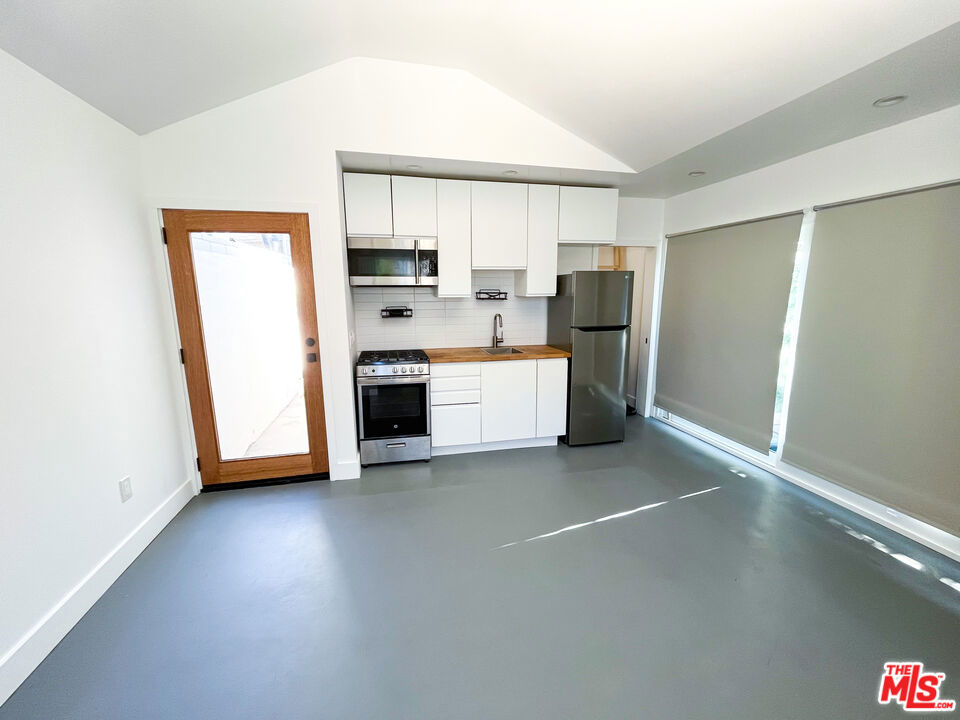 2346 1/2 Elmgrove Street