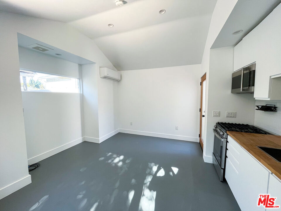 2346 1/2 Elmgrove Street