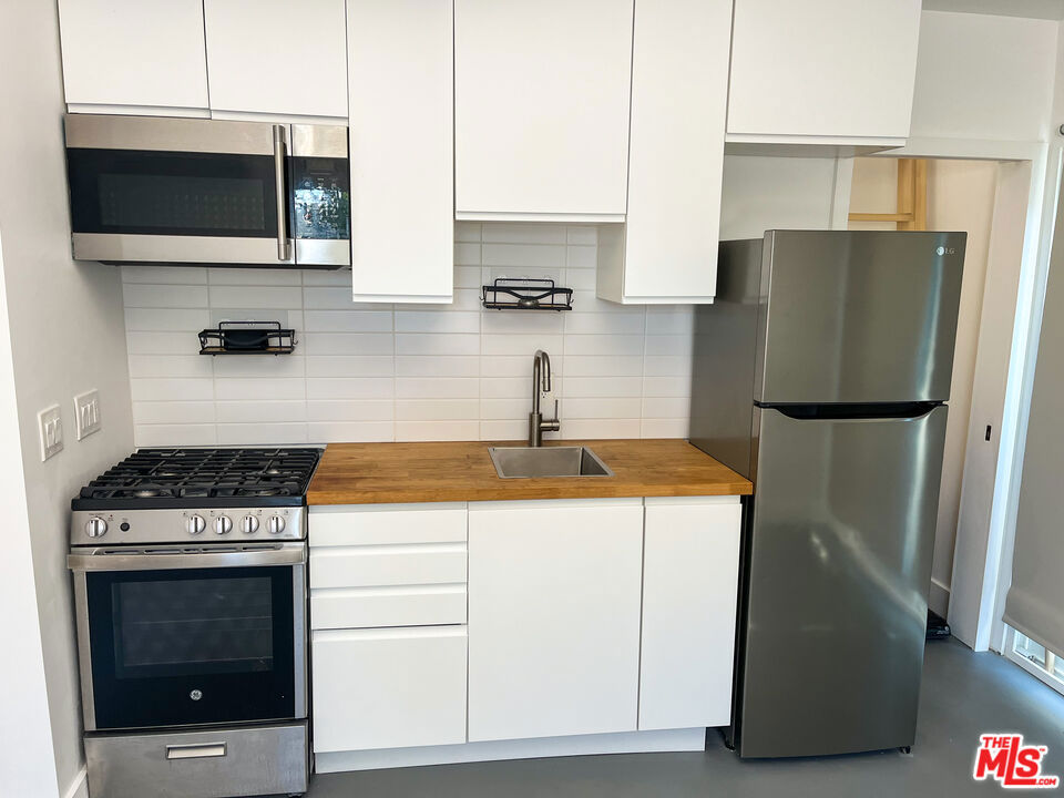 2346 1/2 Elmgrove Street