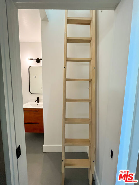 2346 1/2 Elmgrove Street