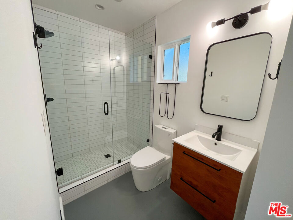 2346 1/2 Elmgrove Street