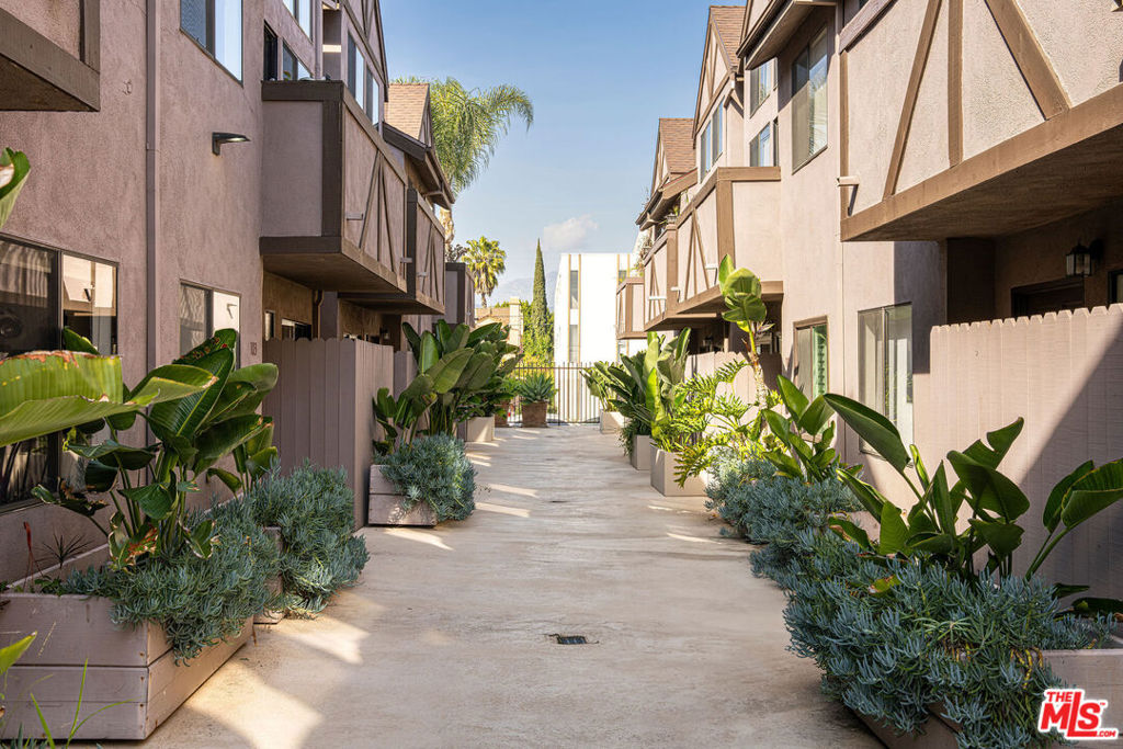 1118 E Palmer Avenue 104