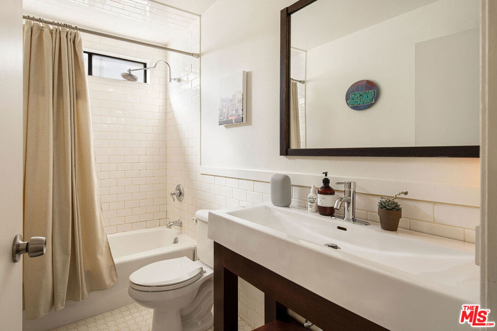 1118 E Palmer Avenue 104