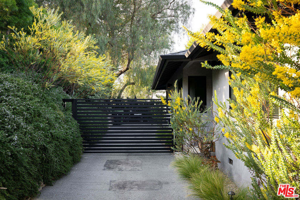 4225 San Rafael Avenue