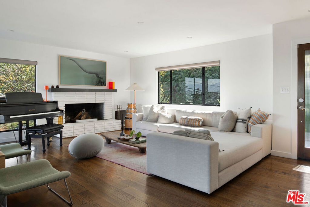 4225 San Rafael Avenue