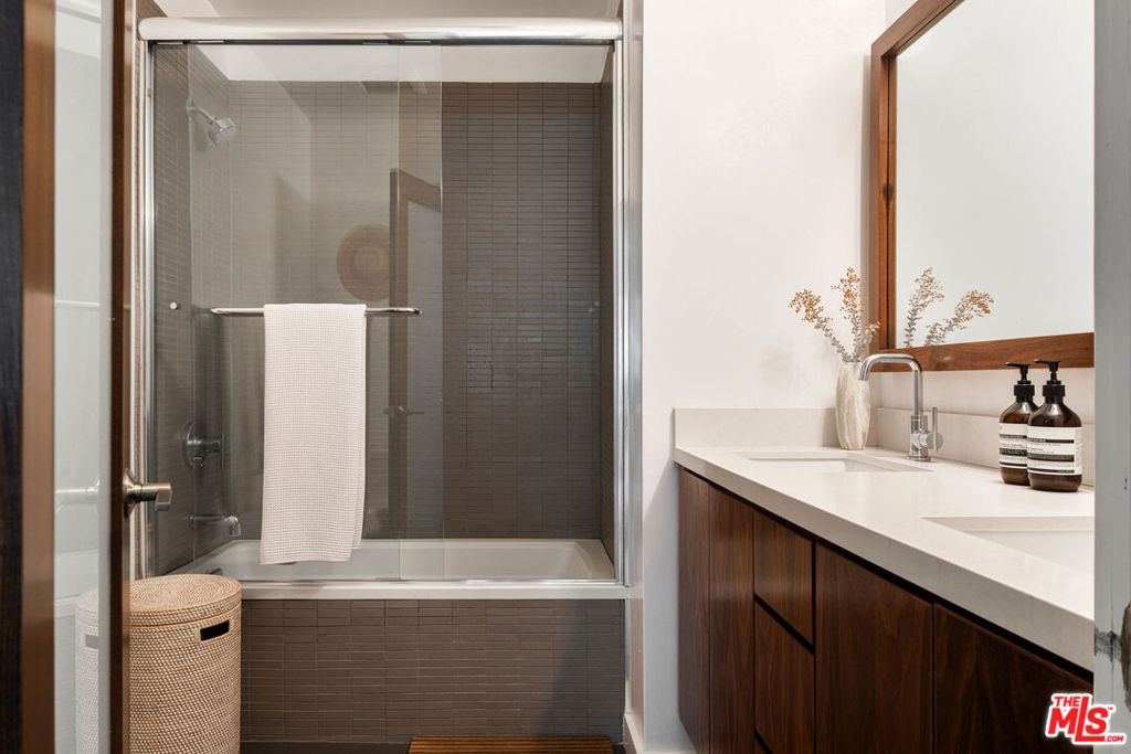 4225 San Rafael Avenue