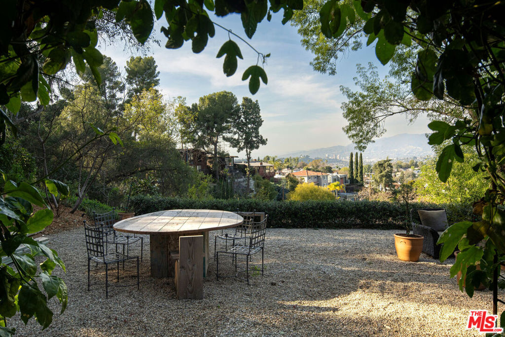 4225 San Rafael Avenue