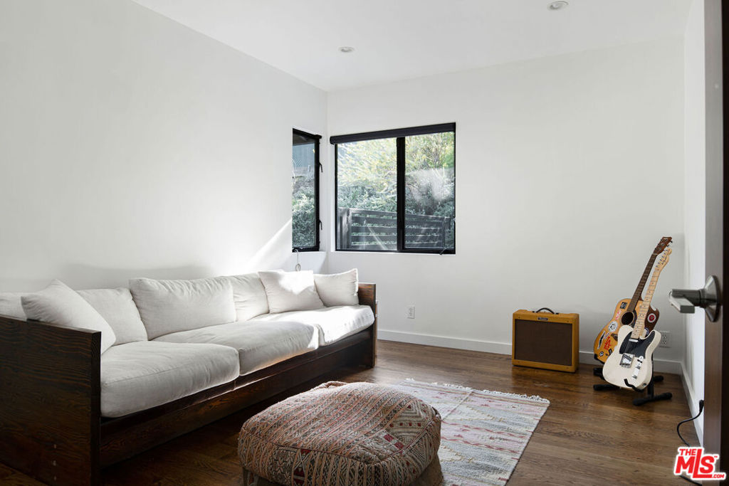 4225 San Rafael Avenue