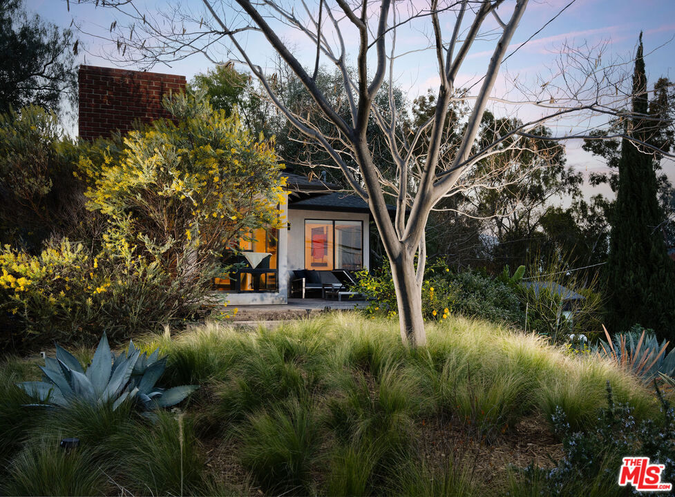 4225 San Rafael Avenue