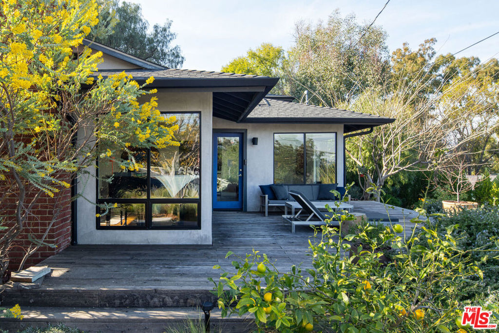 4225 San Rafael Avenue