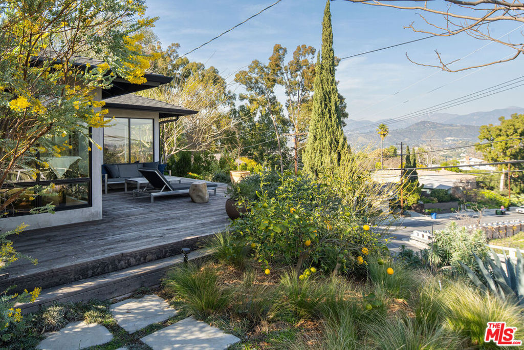 4225 San Rafael Avenue