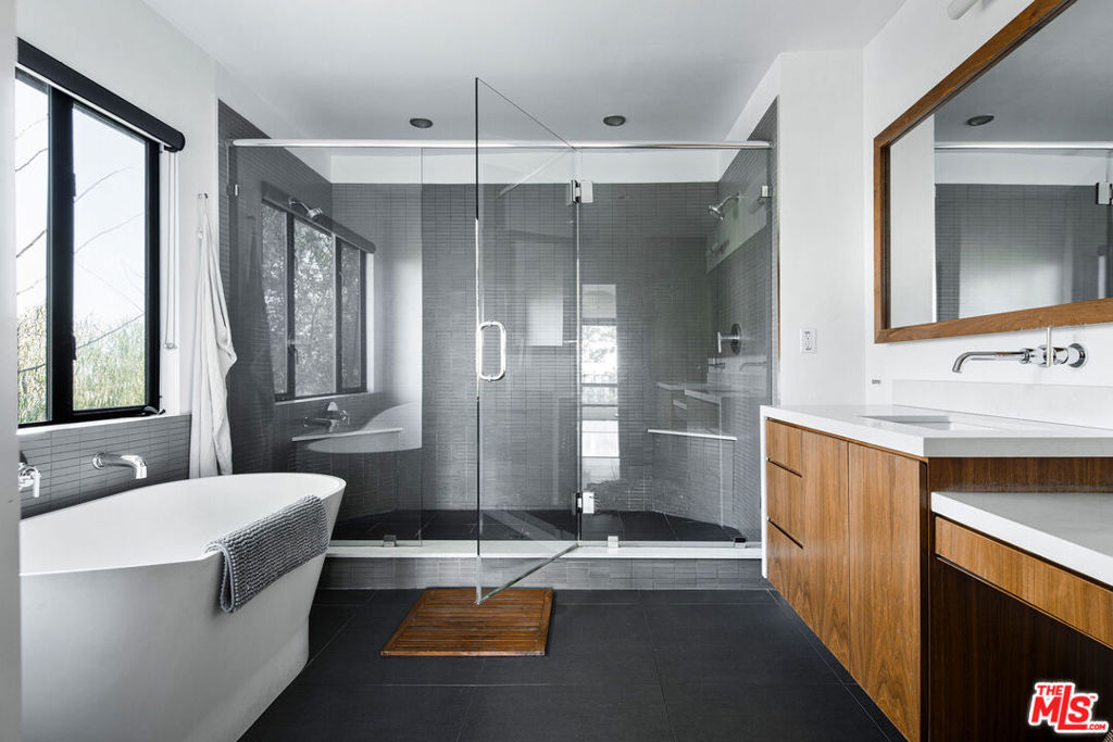 4225 San Rafael Avenue