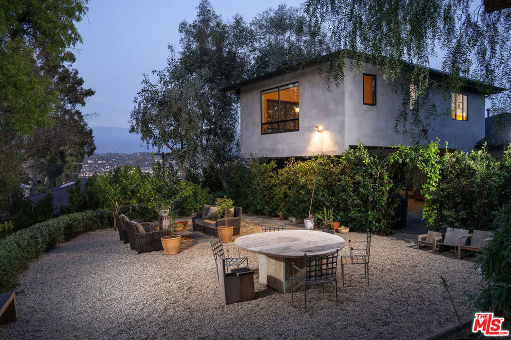 4225 San Rafael Avenue