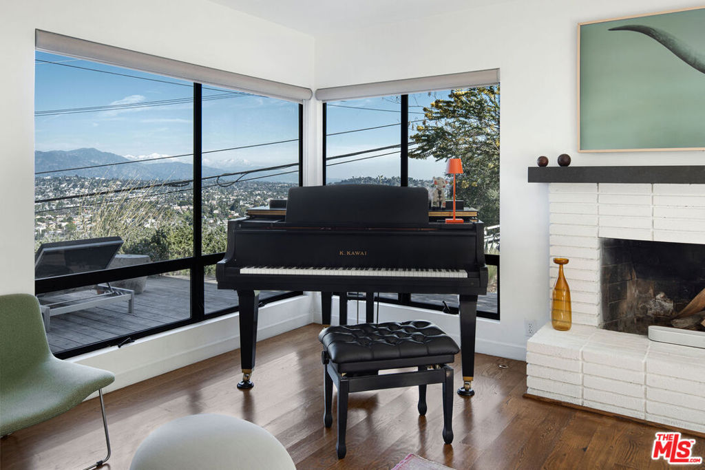 4225 San Rafael Avenue