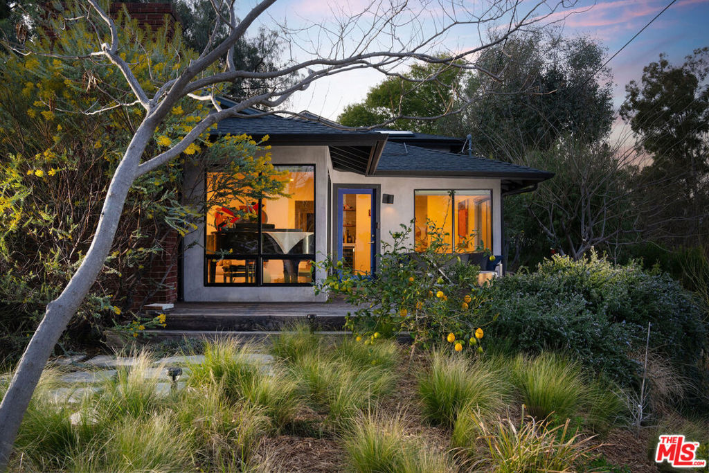 4225 San Rafael Avenue