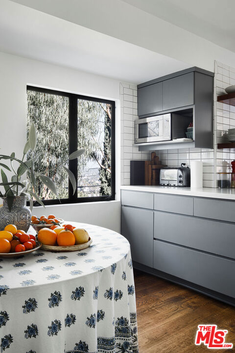 4225 San Rafael Avenue