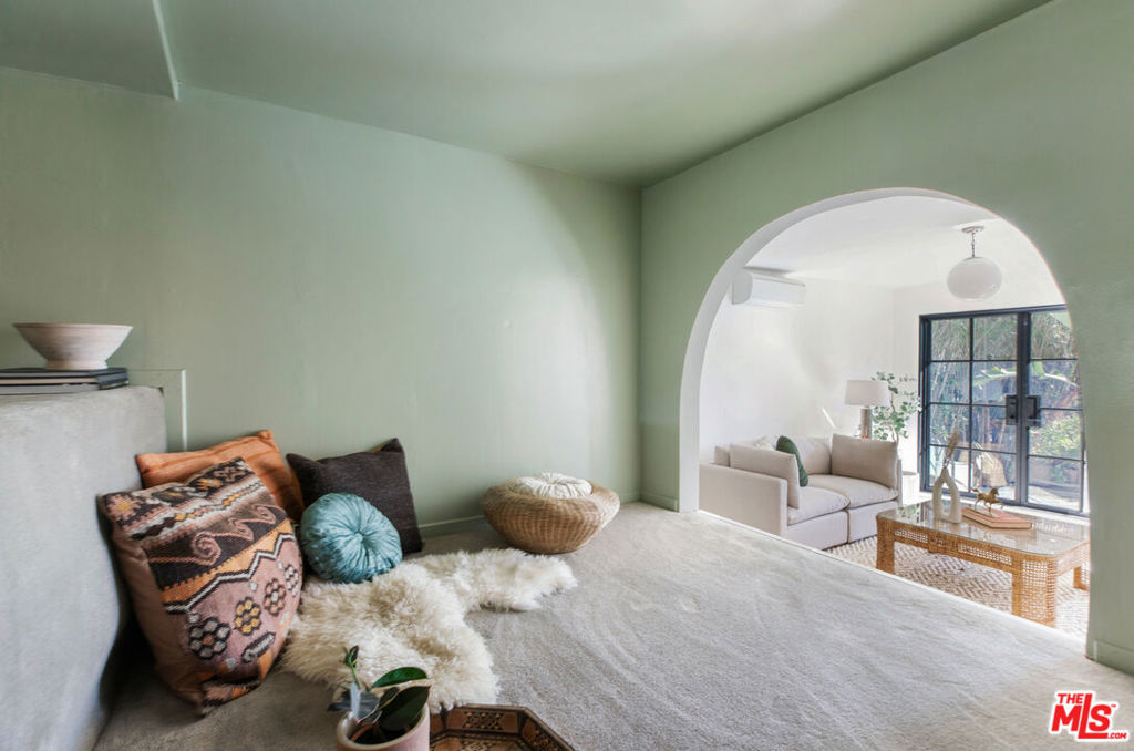 3410 Glenalbyn Drive