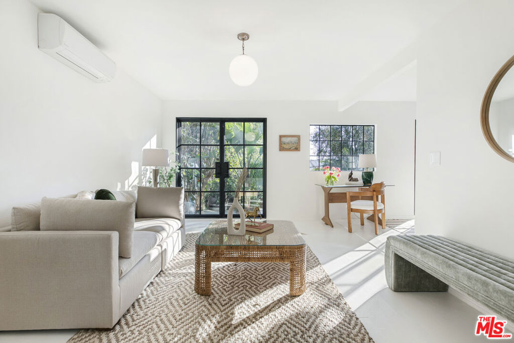 3410 Glenalbyn Drive