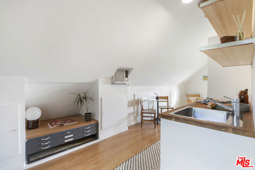 3410 Glenalbyn Drive