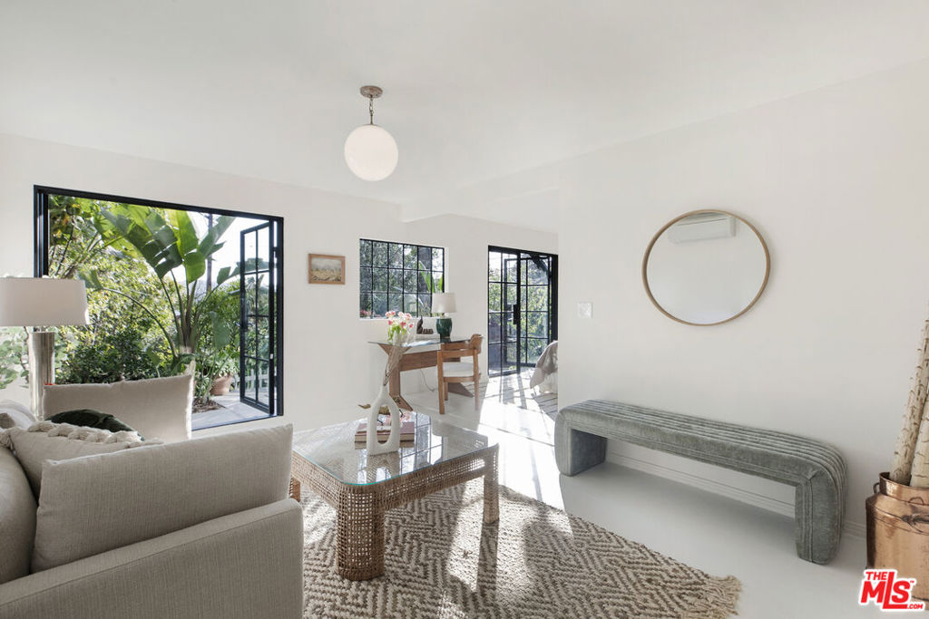 3410 Glenalbyn Drive