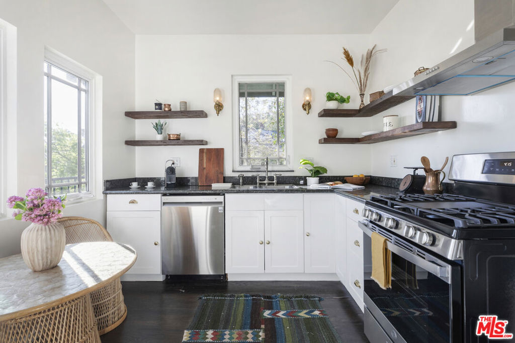 3410 Glenalbyn Drive