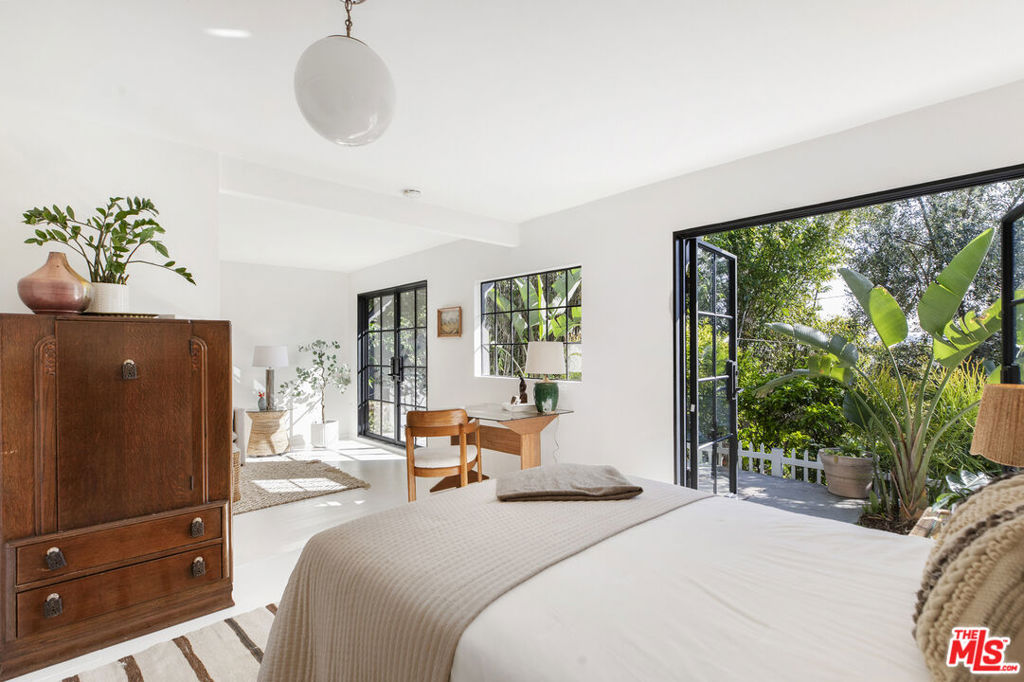 3410 Glenalbyn Drive