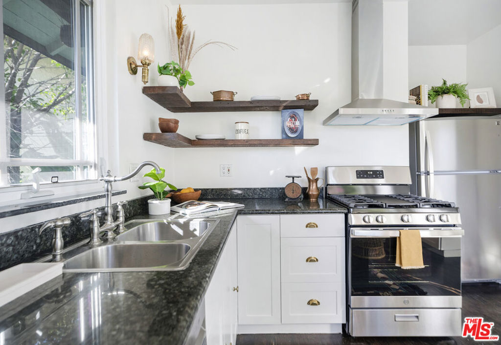 3410 Glenalbyn Drive