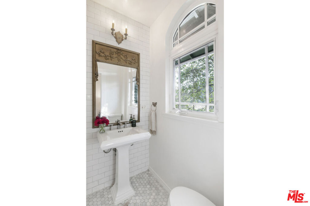 3410 Glenalbyn Drive