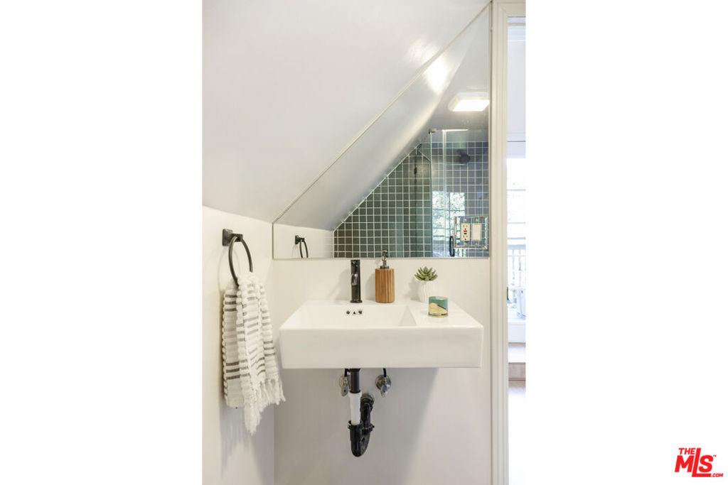 3410 Glenalbyn Drive