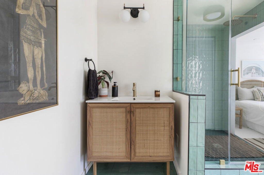 3410 Glenalbyn Drive