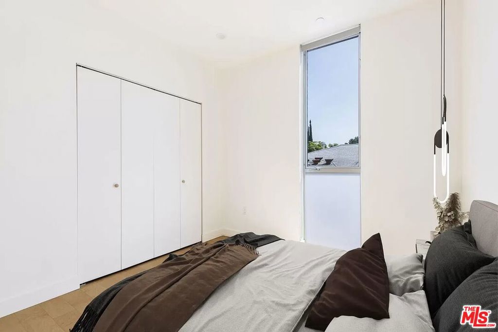 4826 Franklin Avenue 6