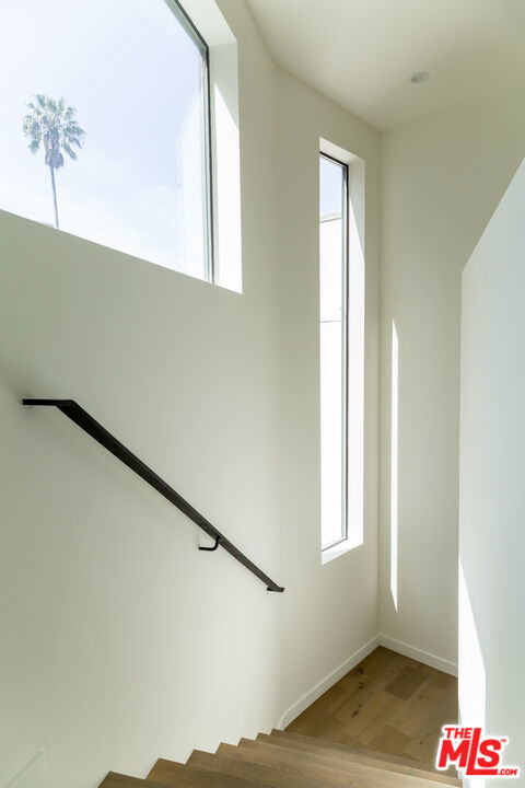 6348 Primrose Avenue