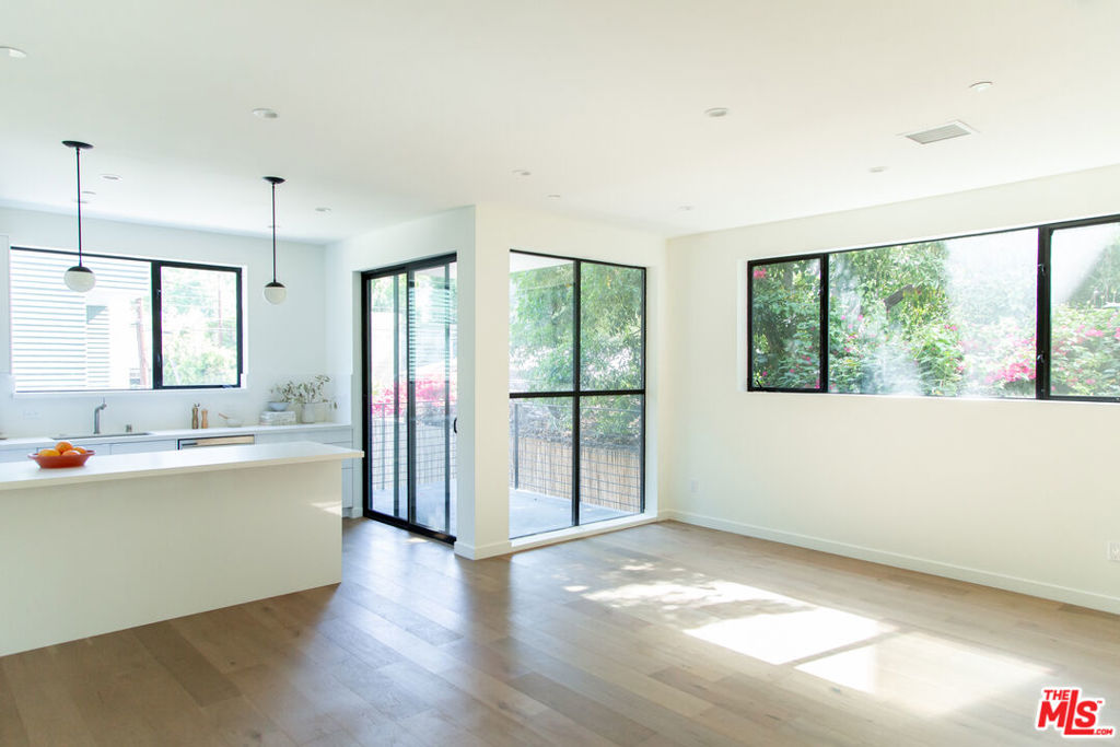 6348 Primrose Avenue