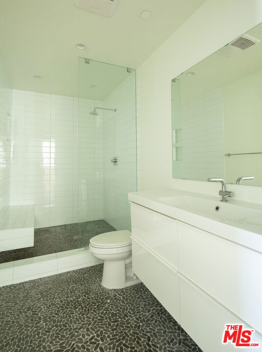 6348 Primrose Avenue