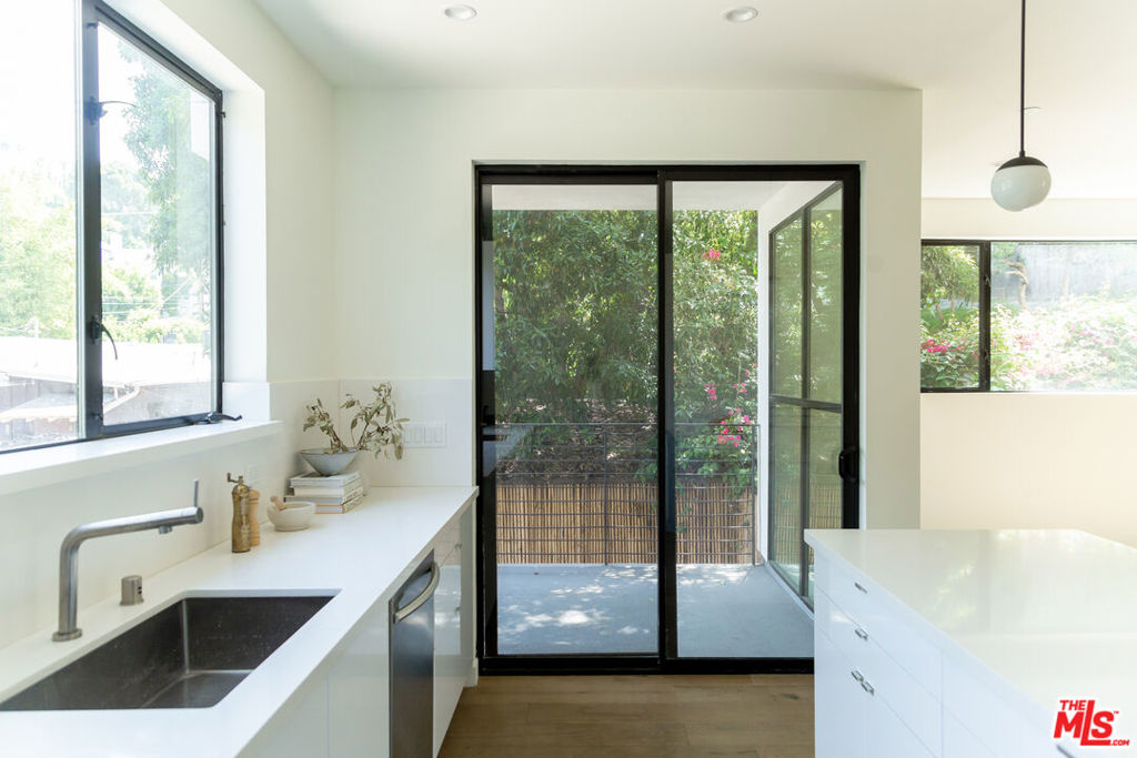 6348 Primrose Avenue