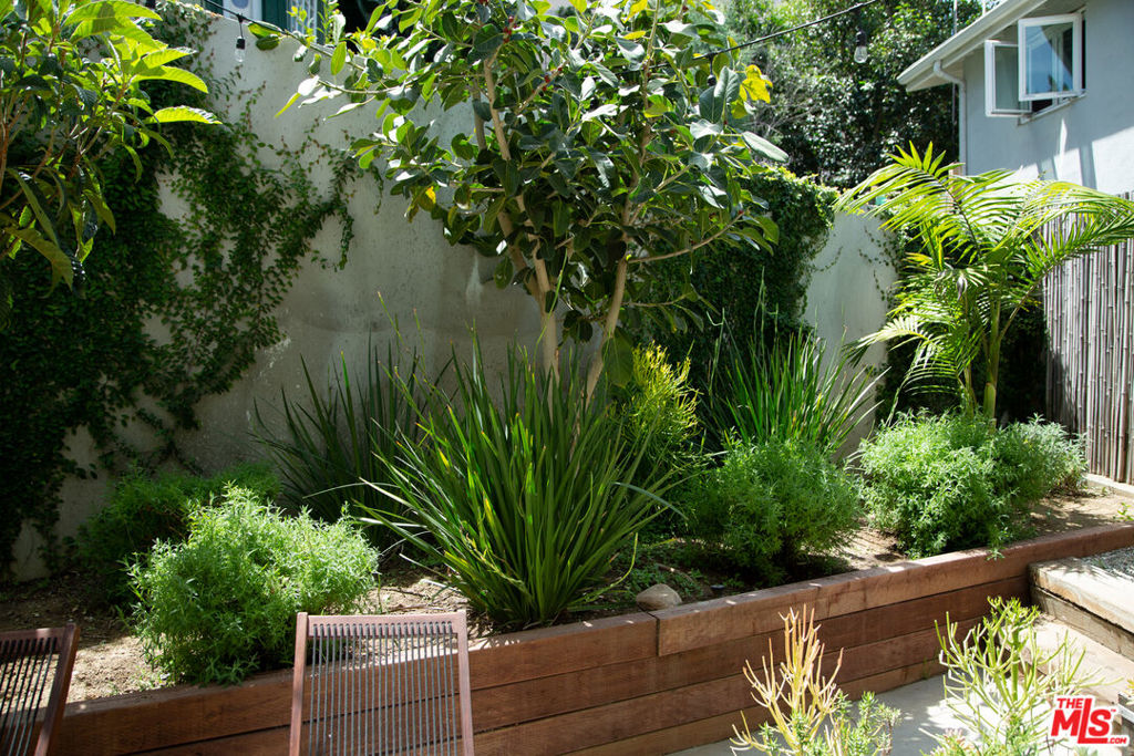 6348 Primrose Avenue