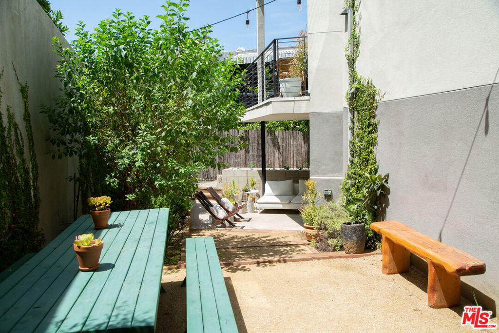 6348 Primrose Avenue