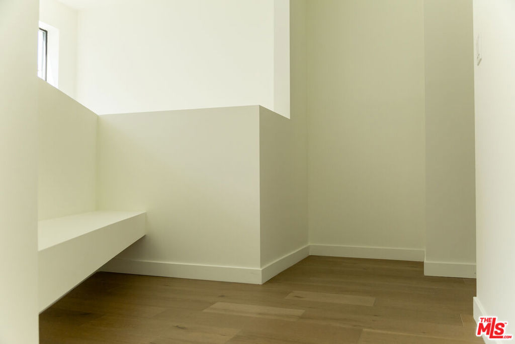 6348 Primrose Avenue