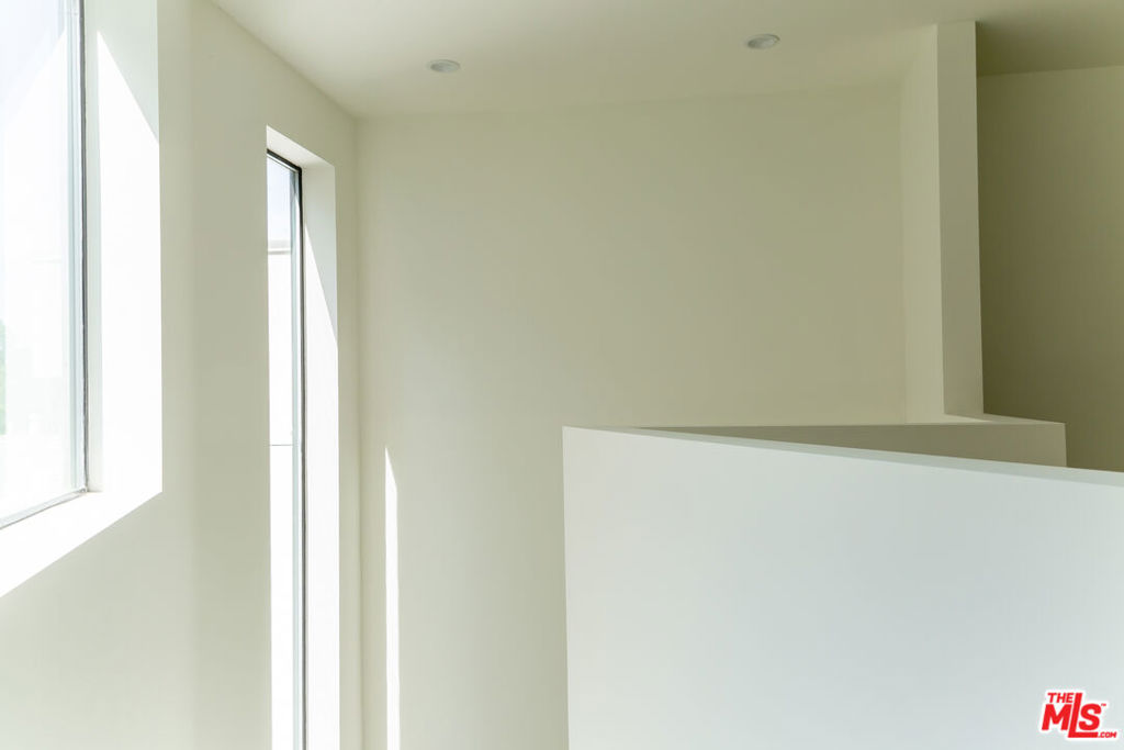 6348 Primrose Avenue