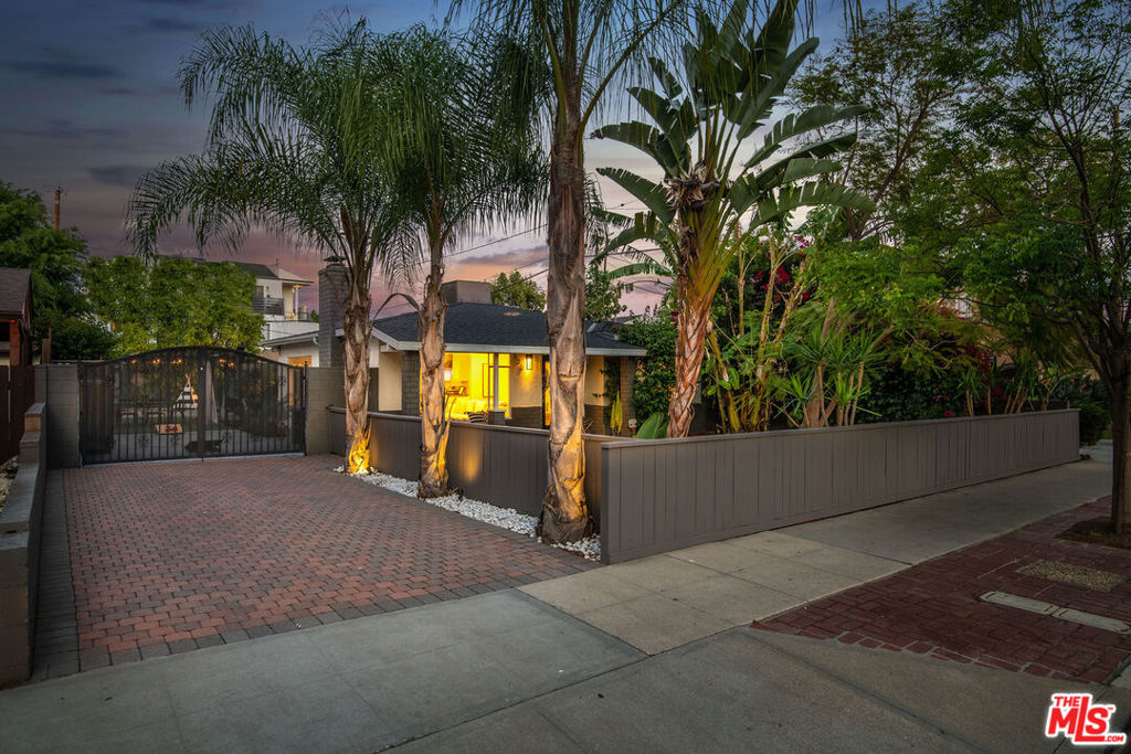 536 S Mariposa Street