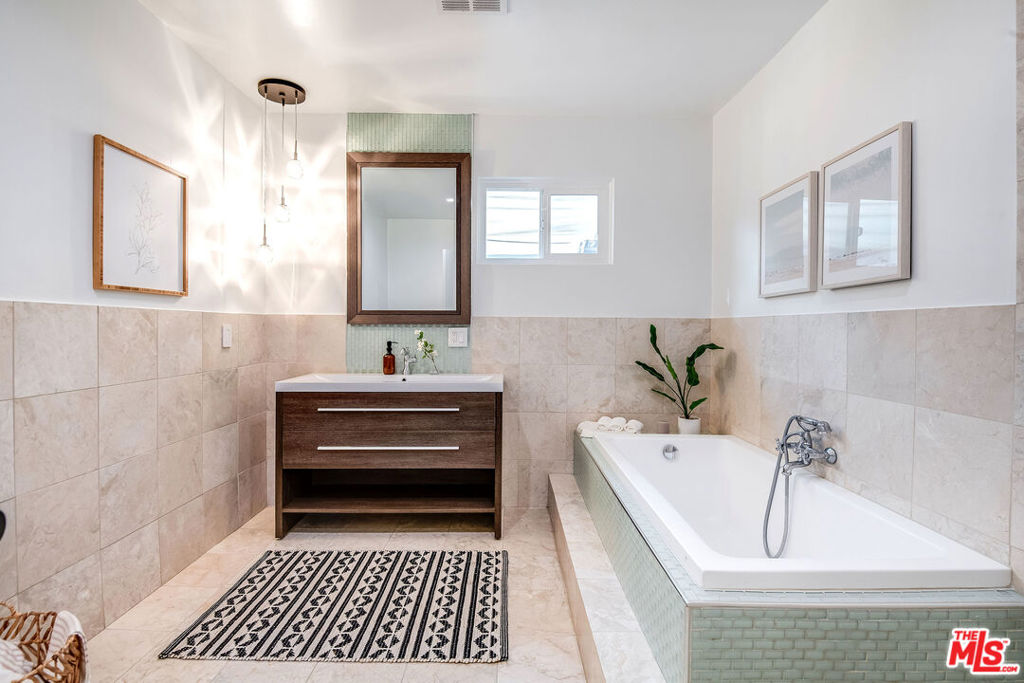 536 S Mariposa Street